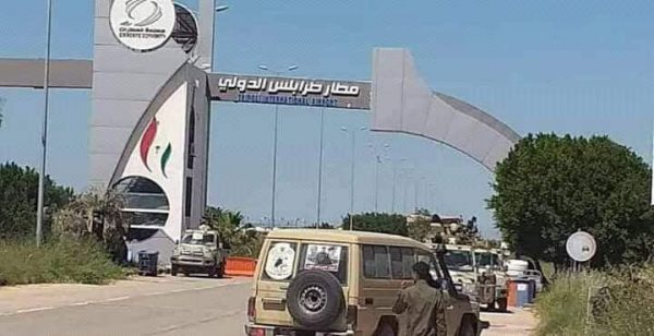 در حومه پایتخت لیبی چه میگذرد؟/ نیروهای تحت فرمان ژنرال حفتر به ۱۹ کیلومتری شهر طرابلس رسیدند + نقشه میدانی و عکس در حومه پایتخت لیبی چه میگذرد؟/ نیروهای تحت فرمان ژنرال حفتر به ۱۹ کیلومتری شهر طرابلس رسیدند + نقشه میدانی و عکس