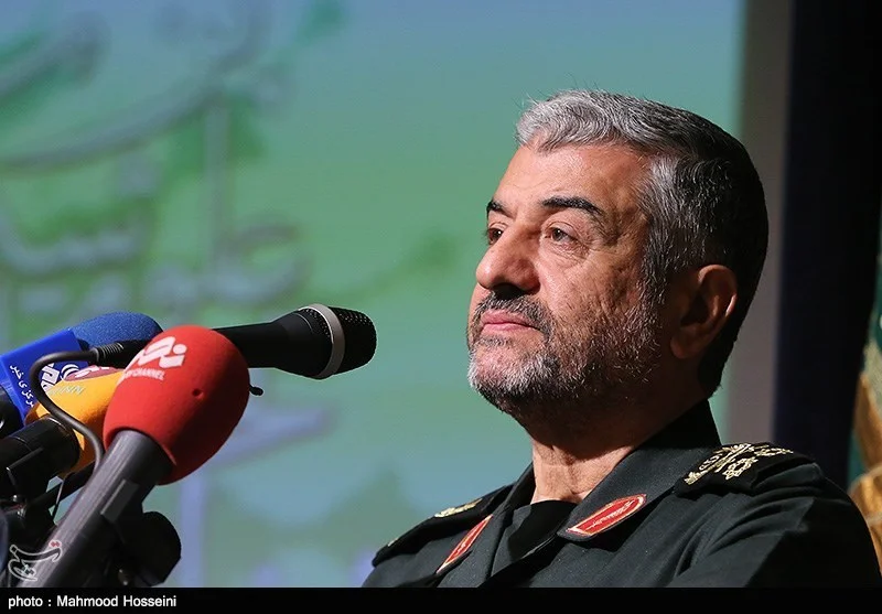 دشمن بعد از برجام "تضعیف نیروهای مسلح" را در برنامه دارد/ بعضی‌ها در تضعیف توان دفاعی با دشمن همراهی می‌کنند
