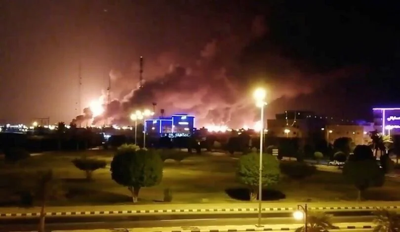 خاندان آل سعود در شوک؛ جزئیات حمله پهپادی به بزرگترین و قدیمی‌ترین تاسیسات نفتی عربستان/ آتش‌سوزی‌های گسترده در پالایشگاه‌های «بقیق و خریص» + نقشه میدانی و عکس