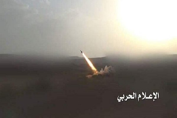 ارتش یمن پایگاه گارد ملی عربستان را با موشک زلزال ۳ هدف قرار داد