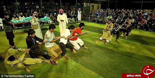 برگزاری بازی های المپیک داعشی در عراق/ از صندلی بازی تا طناب کشی به سبک داعش+ تصاویر