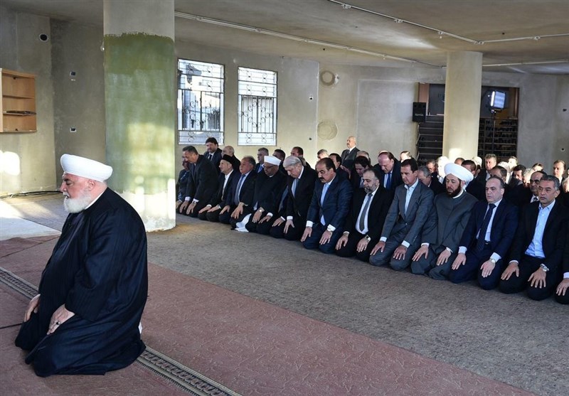 بشار اسد نماز عید قربان را در «داریا» به جا آورد + عکس