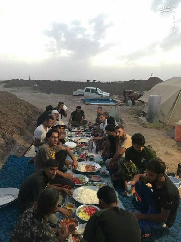 افطاری حشدالشعبی با طعم نبرد با داعش + عکس