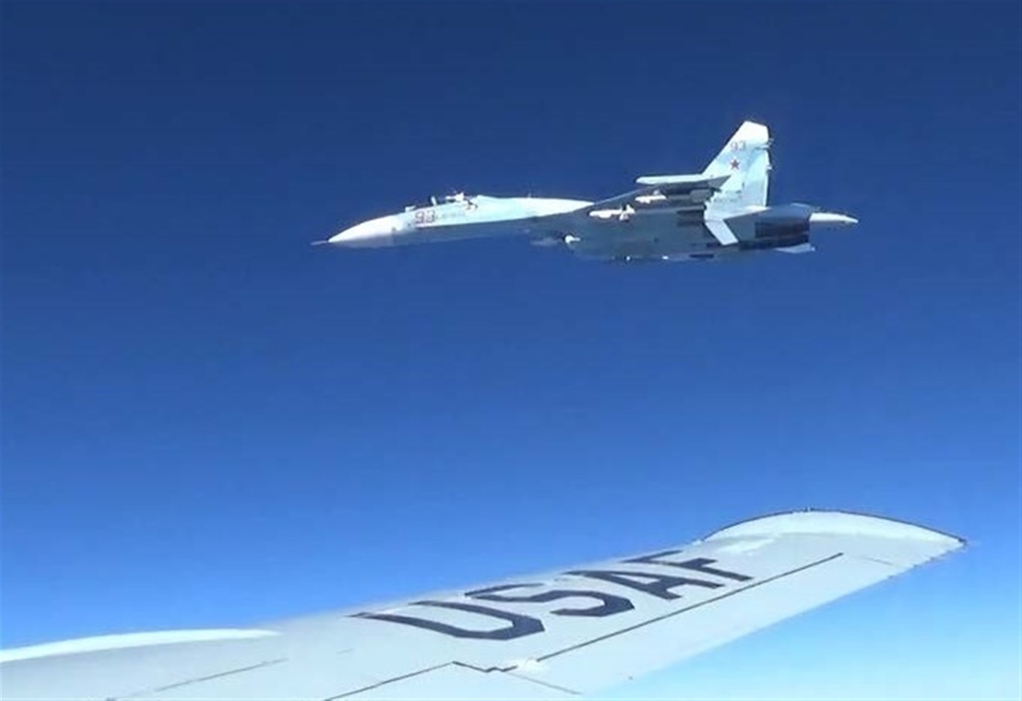آمریکا تصاویر تعقیب هواپیمایش توسط یک سوخوی روسیه را منتشر کرد