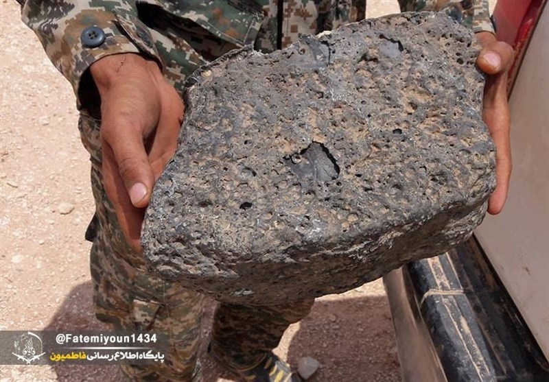 کشف مین‌های سنگی اسرائیل توسط رزمندگان فاطمیون+عکس