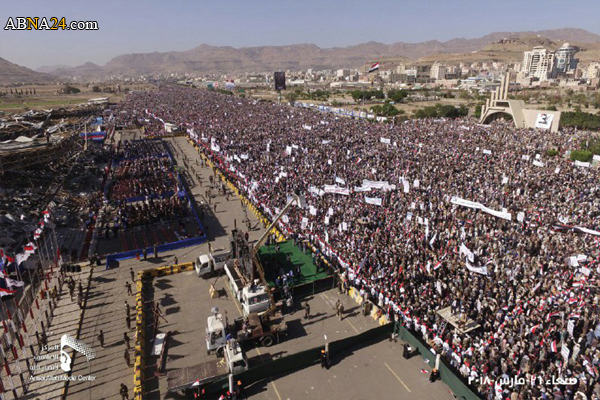 اجتماع بزرگ مردم یمن به مناسبت سومین سالگرد ایستادگی در برابر تجاوز رژیم سعودی + تصاویر