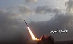 انهدام پایگاه شبه‌نظامیان سعودی در غرب یمن با شلیک موشک بالستیک