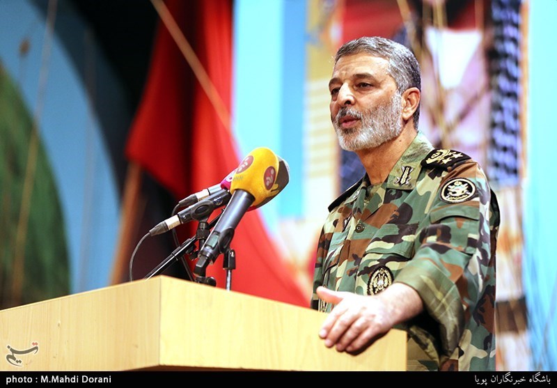 سرلشکر موسوی: ارتش و سپاه تا سرکوب توطئه‌های آمریکا دست از دست یکدیگر جدا نخواهند کرد