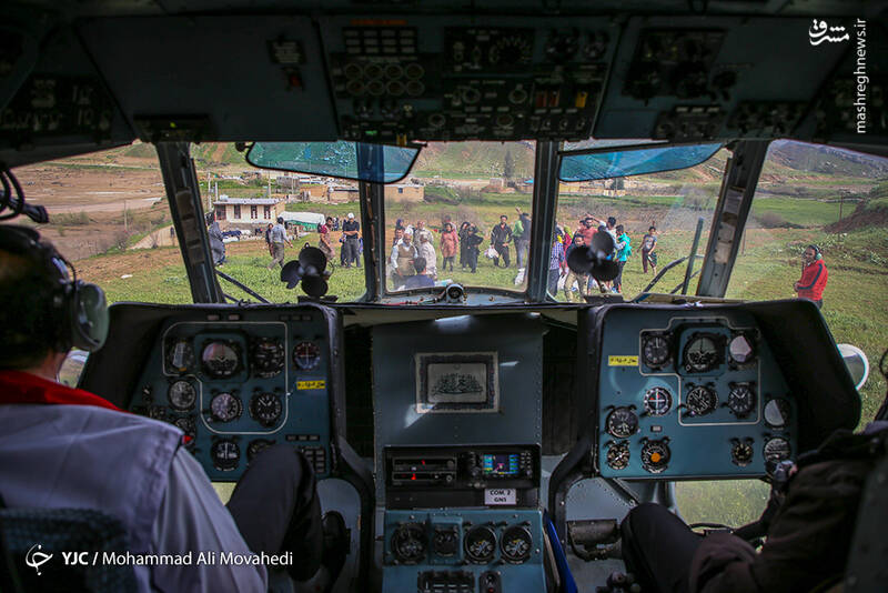 عکس/ امدادرسانی هوایی به سیل‌زدگان پلدختر