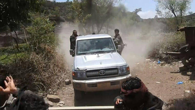 جزئیات شکست های سنگین نیروهای ائتلاف در جنوب یمن/ بازپس‌گیری ۳۰۰ کیلومتر مربع از مساحت اشغالی پس از ۸ روز درگیری نفس‌گیر + نقشه میدانی و عکس