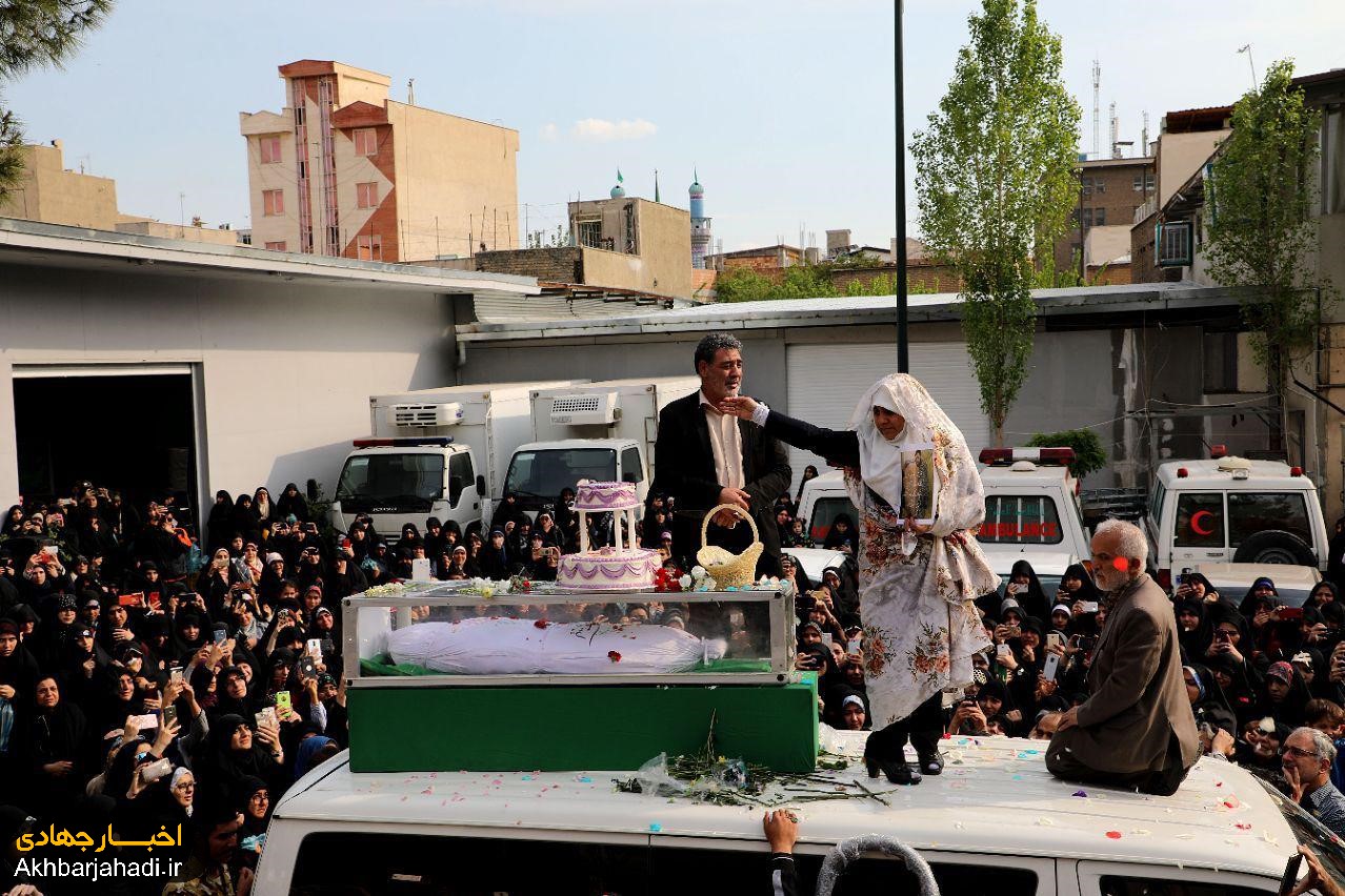 مادر شهید مدافع حرم مجید قربانخانی، مراسم عقد پسرش را در معراج شهدا برگزار کرد