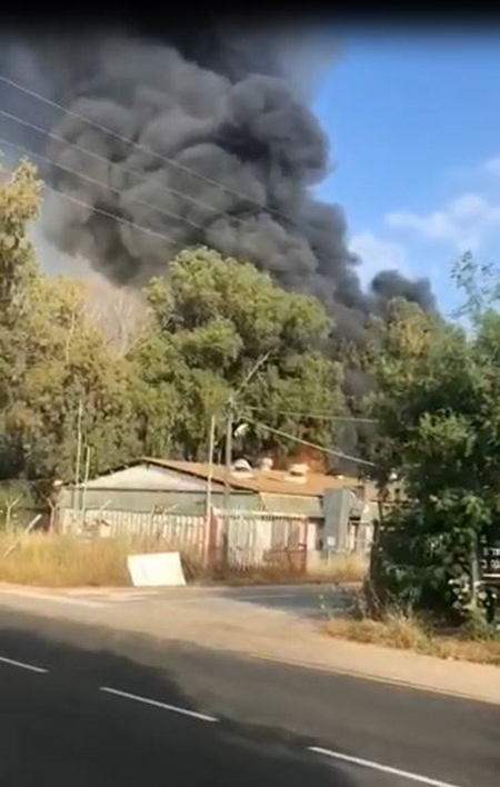 آتش‌سوزی در یک پایگاه نظامی در تل‌آویو + فیلم و عکس