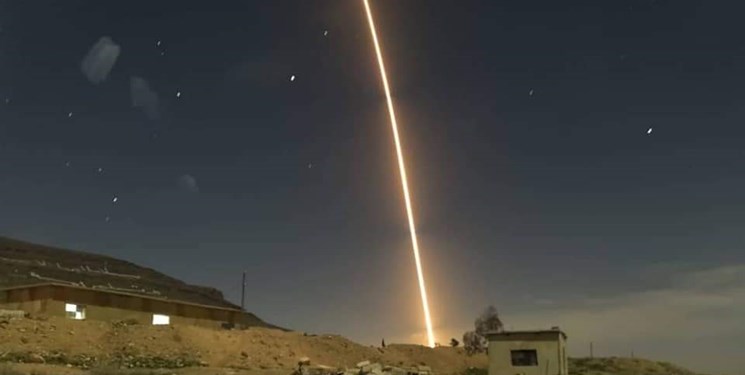 پدافند هوایی سوریه« موشک دشمن» را بر فراز «مصیاف» منهدم کرد