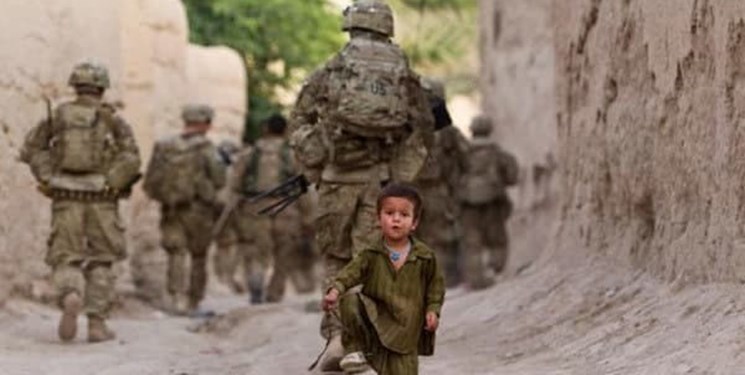 استفاده نظامیان آمریکایی از کودکان افغان برای پاکسازی تله‌های انفجاری