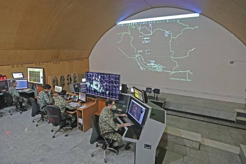 دستیابی نیروهای مسلح به «رادیوهای نرم افزار پایه» در سکوت کامل رادیویی/ جهش بزرگ ایران در ارتباطات استراتژیک با تولید «SDR بومی» +عکس