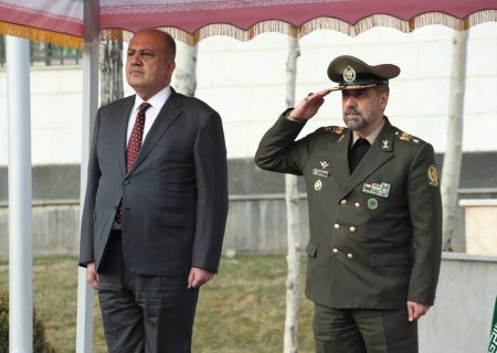 سفر وزیر دفاع عراق به ایران؛ هماهنگی اطلاعاتی و امنیتی، محور اصلی گفتگوهای وزرای دفاع دو کشور