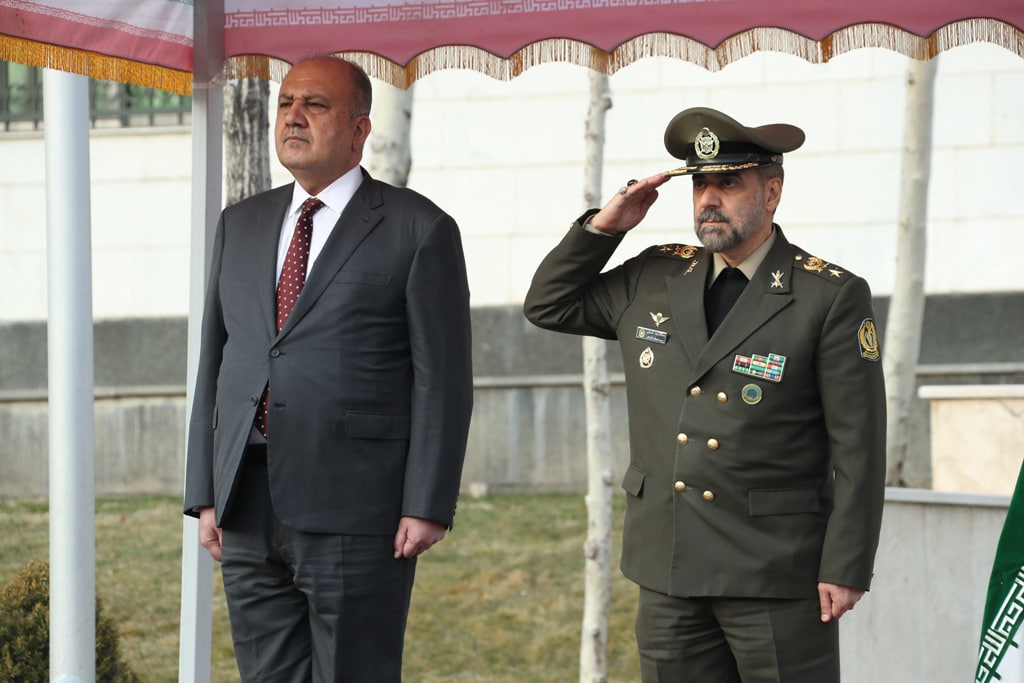 سفر وزیر دفاع عراق به ایران؛ هماهنگی اطلاعاتی و امنیتی، محور اصلی گفتگوهای وزرای دفاع دو کشور