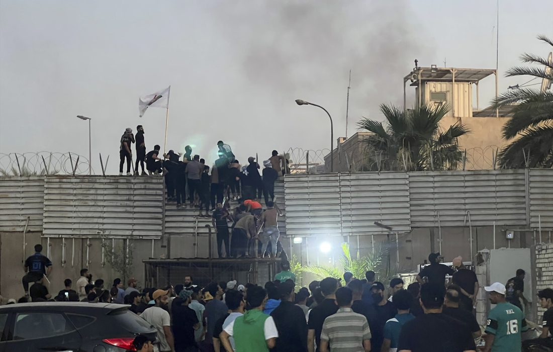 سفارت سوئد در بغداد در آتش خشم عراقی‌ها سوخت