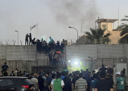 سفارت سوئد در بغداد در آتش خشم عراقی‌ها سوخت