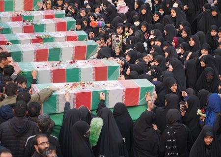 گزارش تصویری: مراسم وداع با پیکر های مطهر هشت شهید تازه تفحص شده مدافع حرم در معراج الشهدا تهران