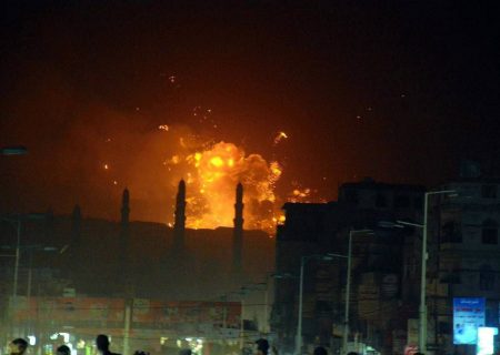 حمله هوایی ارتش آمریکا و انگلیس به مواضع انصارالله در یمن (ویدیو و تصاویر)
