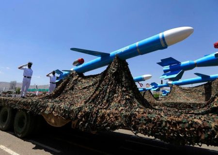 استقبال موشک های ارتش یمن از کشتی های آمریکا، انگلیس و اسرائیل
