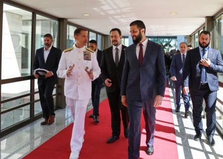 دیدار فرمانده سنتکام با مقامات سوری در دمشق