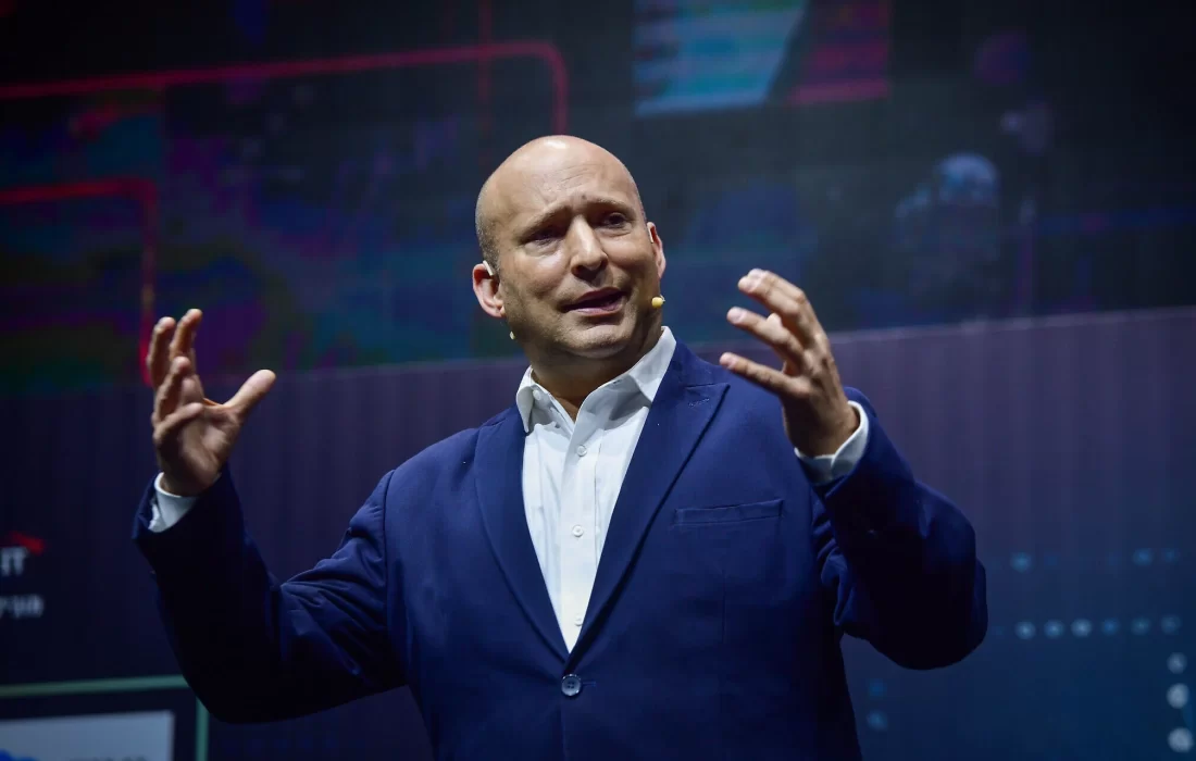 تحلیل رسانه عبری: افشاگری هکرها می‌تواند به زندگی سیاسی “بنت” پایان دهد