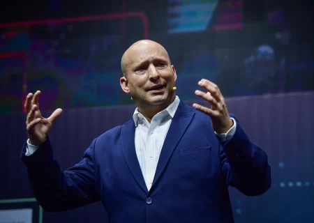 تحلیل رسانه عبری: افشاگری هکرها می‌تواند به زندگی سیاسی “بنت” پایان دهد